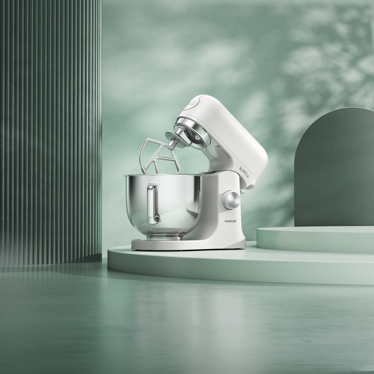 Kenwood kMix Küchenmaschine in Weiß – kompakte Powermaschine mit stilvollem Design.