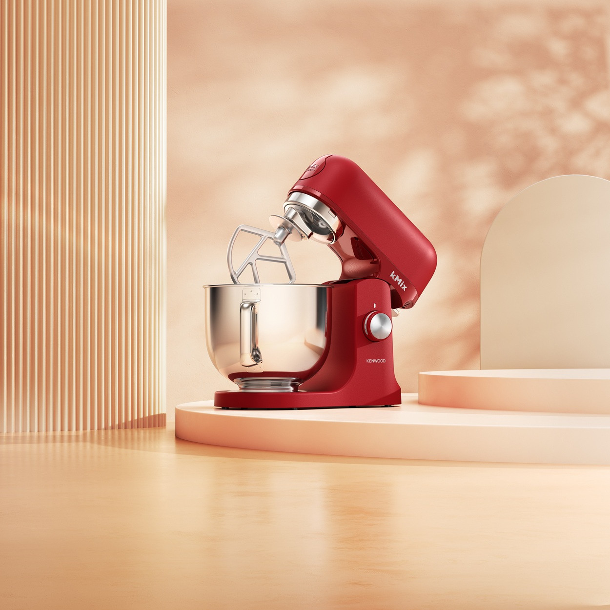 Kenwood kMix Küchenmaschine in Rot – kompakte Powermaschine mit stilvollem Design.