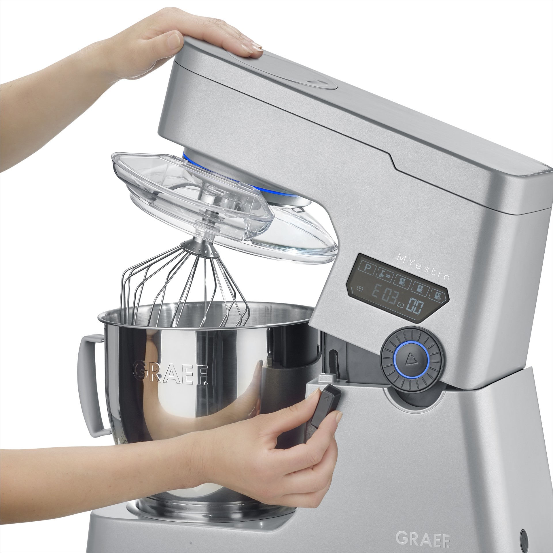 Graef MYestro Light Grey – Detailansicht mit Schüssel, Schneebesen und LED-Beleuchtung.